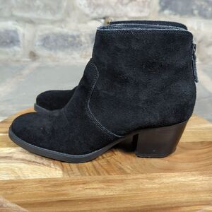 𝅺nine West black suede zipped heeled bootie Woman's‎ Size 6.5 Round Toe